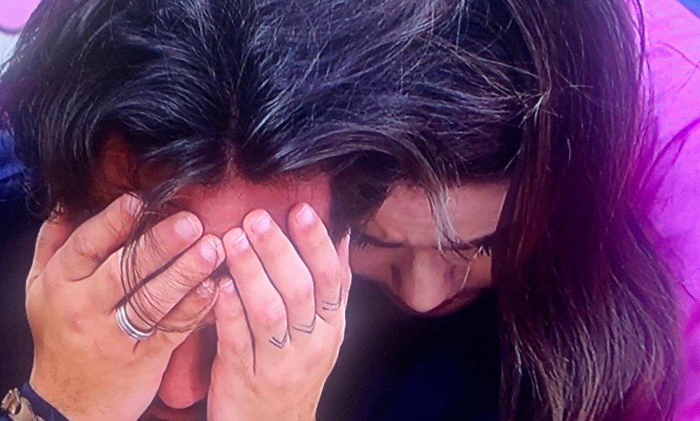 Eliezer se desespera e cai no choro após a eliminação de Vyni