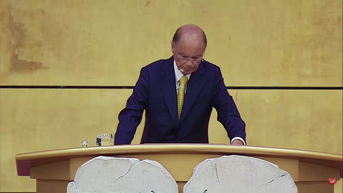 Em cabo de guerra na justiça, Band dispensa R$ 222 milhões da Universal