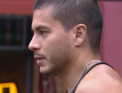 Imagem do post: BBB22: Arthur Aguiar se ofende com piada sobre Maíra Cardi e DG rebate: “Entende tudo errado”