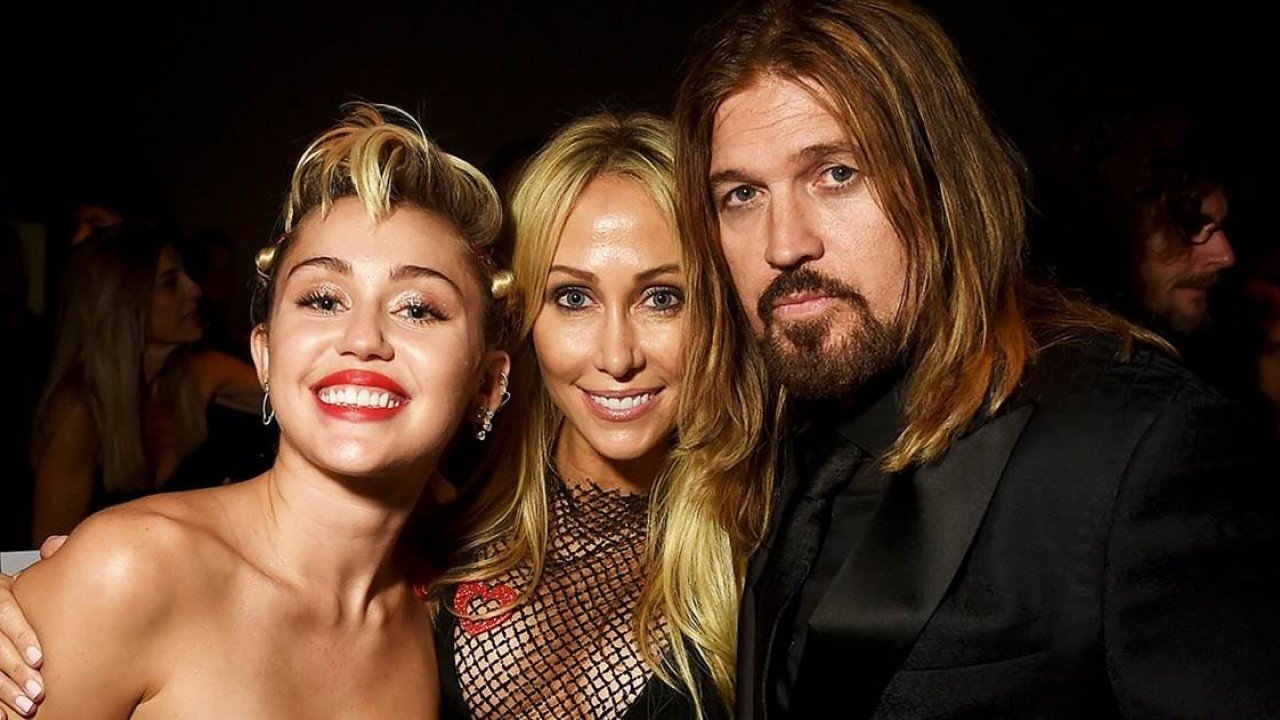 Chega ao fim casamento de pais de Miley Cyrus após 30 anos juntos