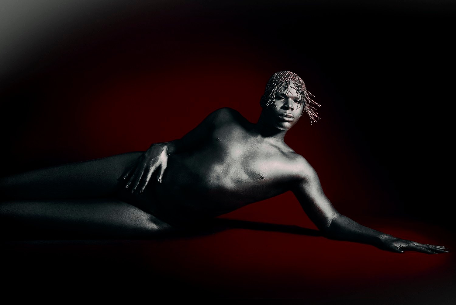 L'Homme Statue reflete sobre amor livre em novo videoclipe "Jalousie"