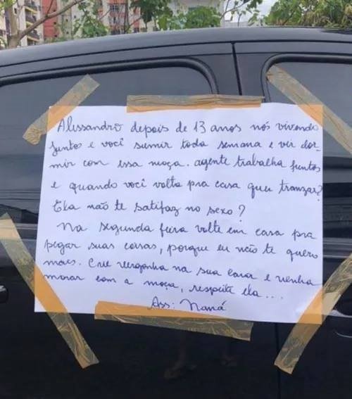 mulher cola cartaz lateral carro2