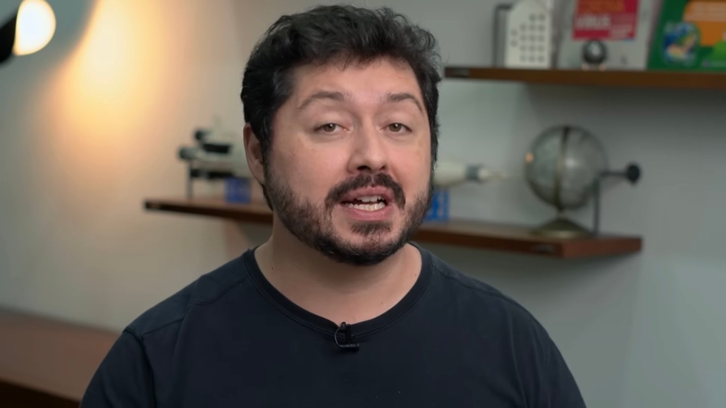 Biólogo Atila Iamarino vira apresentador na TV Cultura