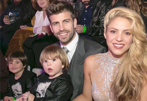  Shakira, Gerard Piqué e seus dois filhos - Foto: Reprodução