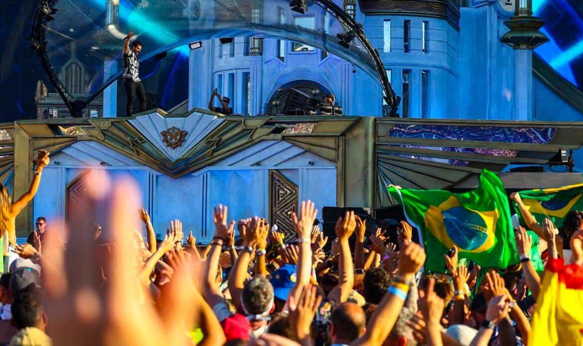 ALOK faz mega show para 100 mil pessoas no Tomorrowland 46 ALOK faz show para multidão no Tomorrowland - Foto: Alive Coverage