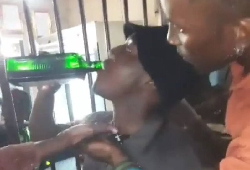 Homem morre após tomar 1 litro de licor