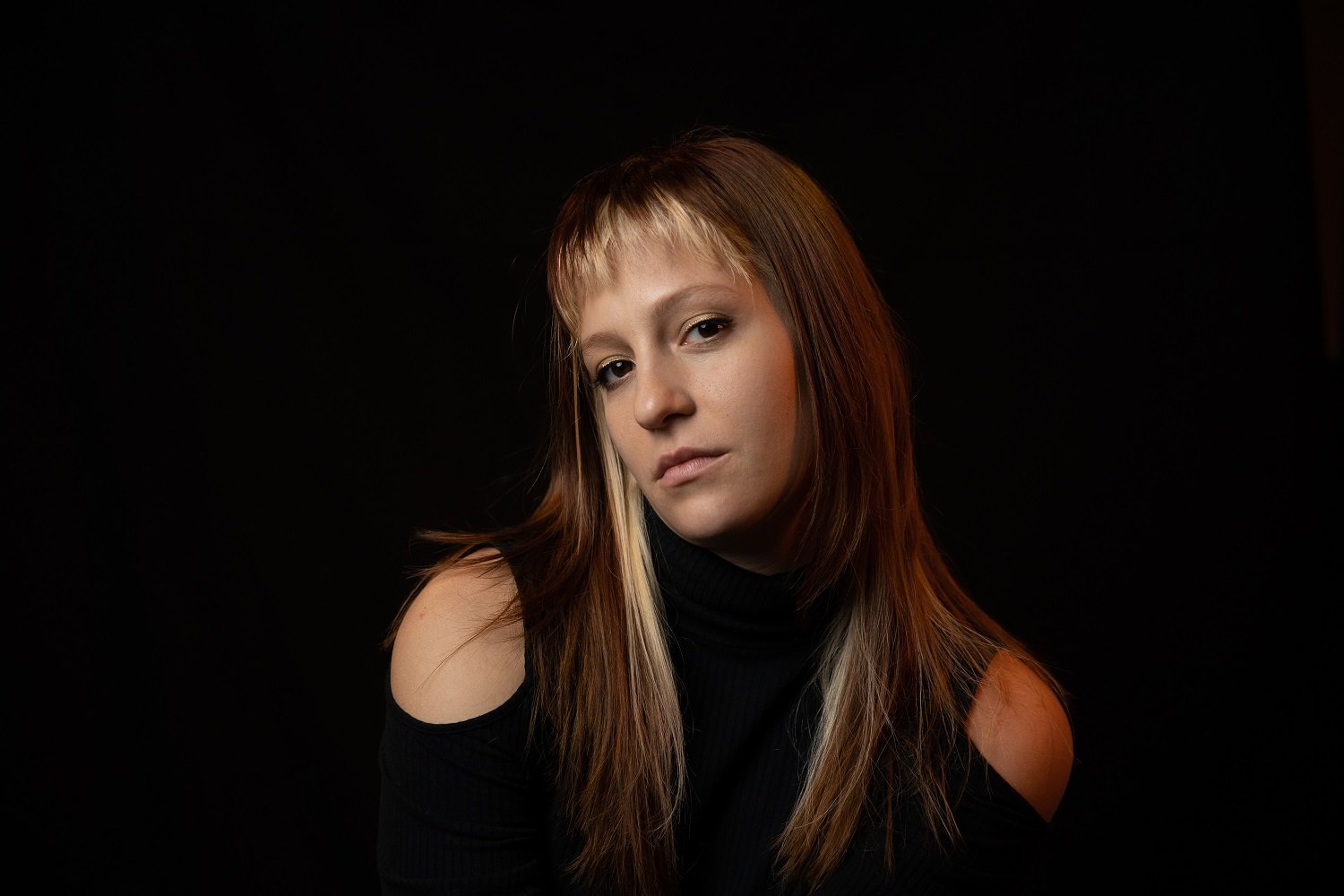 Músicas para quebrar e curar corações: Giovanna Moraes lança disco rock and roll