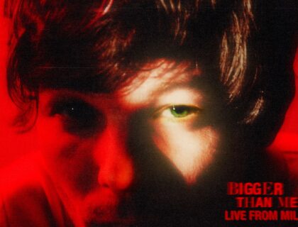 Imagem do post: Louis Tomlinson lança versão ao vivo de “Bigger Than Me”, que antecipa estreia do álbum