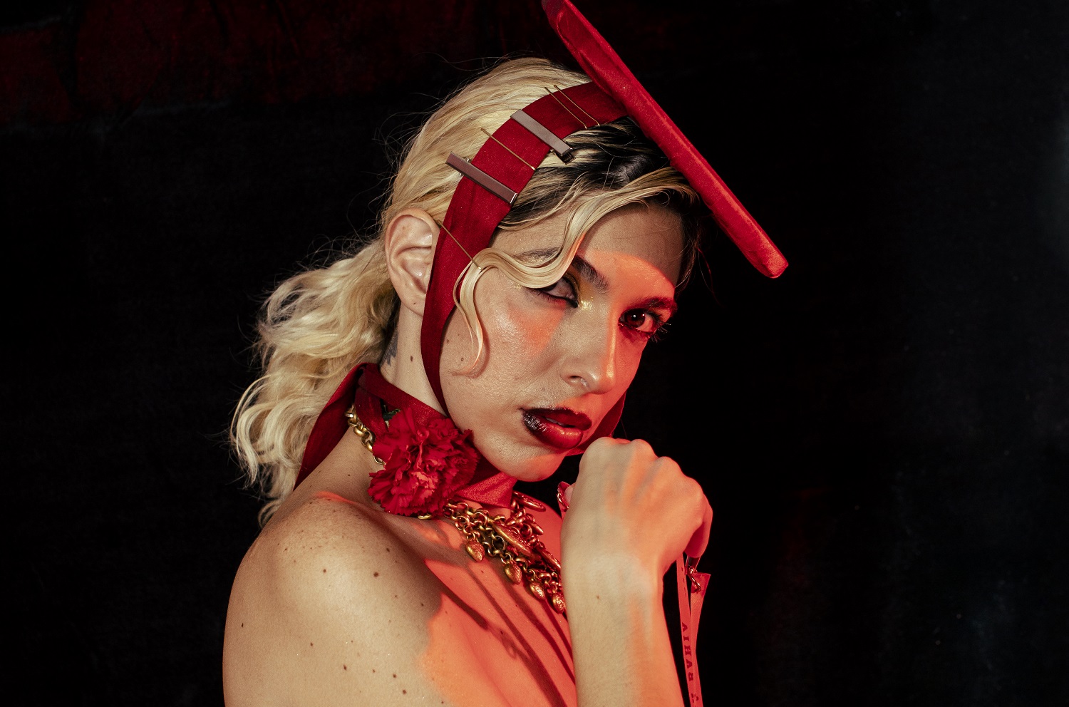 Illy estreia turnê de “O que me cabe” em São Paulo com a participação de Marina Sena