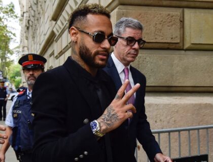 Imagem do post: Em depoimento, Neymar responsabiliza o pai por acusações de corrupção: “Assino o que ele pede”