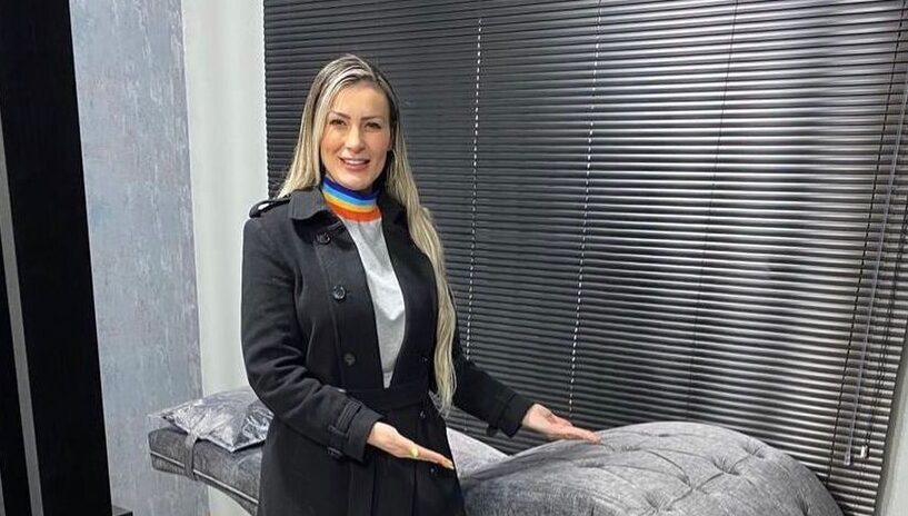 Andressa Urach larga carreira de modelo e vira cabeleireira: “A fama é uma ilusão”