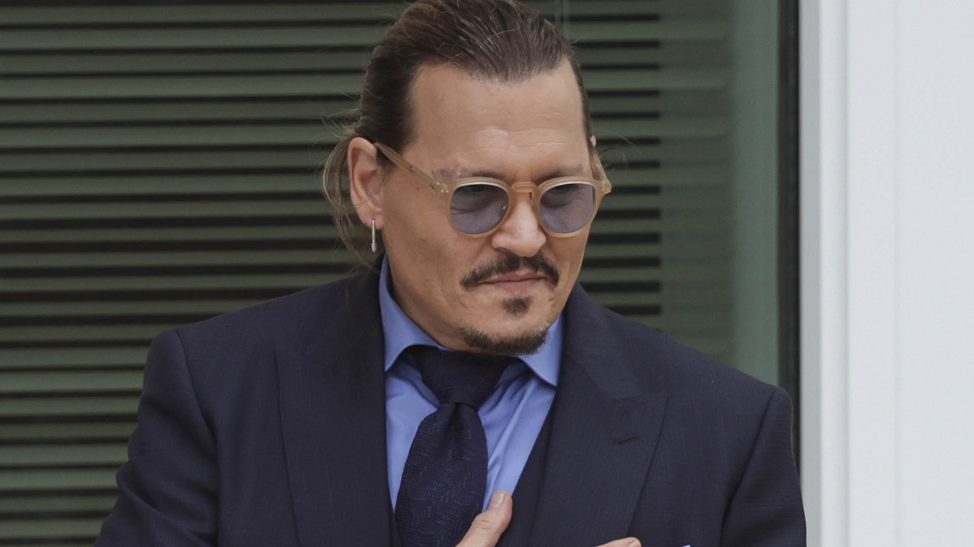 Brasileira namora falso Johnny Depp e perde mais de R$ 200 mil em golpe