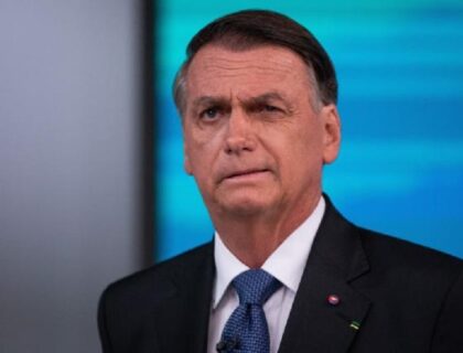 Imagem do post: Bolsonaro se pronuncia após vandalismo de seus apoiadores: “Fogem à regra”