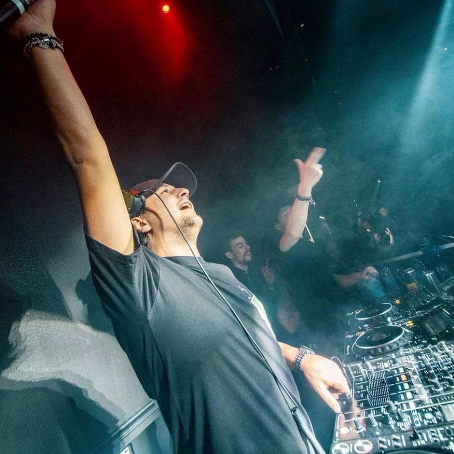 Descobertas Groover - DJ Snight B lança ''You & Me''