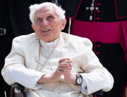 Imagem do post: Papa pede orações por Bento XVI: ‘Está muito doente’