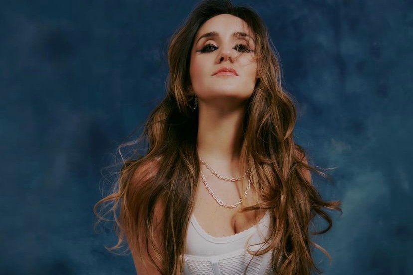 <em>Dulce María é considerada um dos maiores destaques mexicanos no Brasil em 2022 pela Rolling Stone</em>