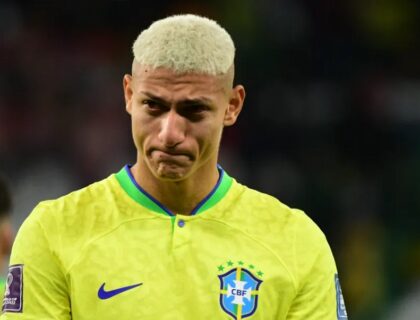 Imagem do post: Richarlison chora com derrota do Brasil e desabafa: “Tá doendo demais”; veja vídeo