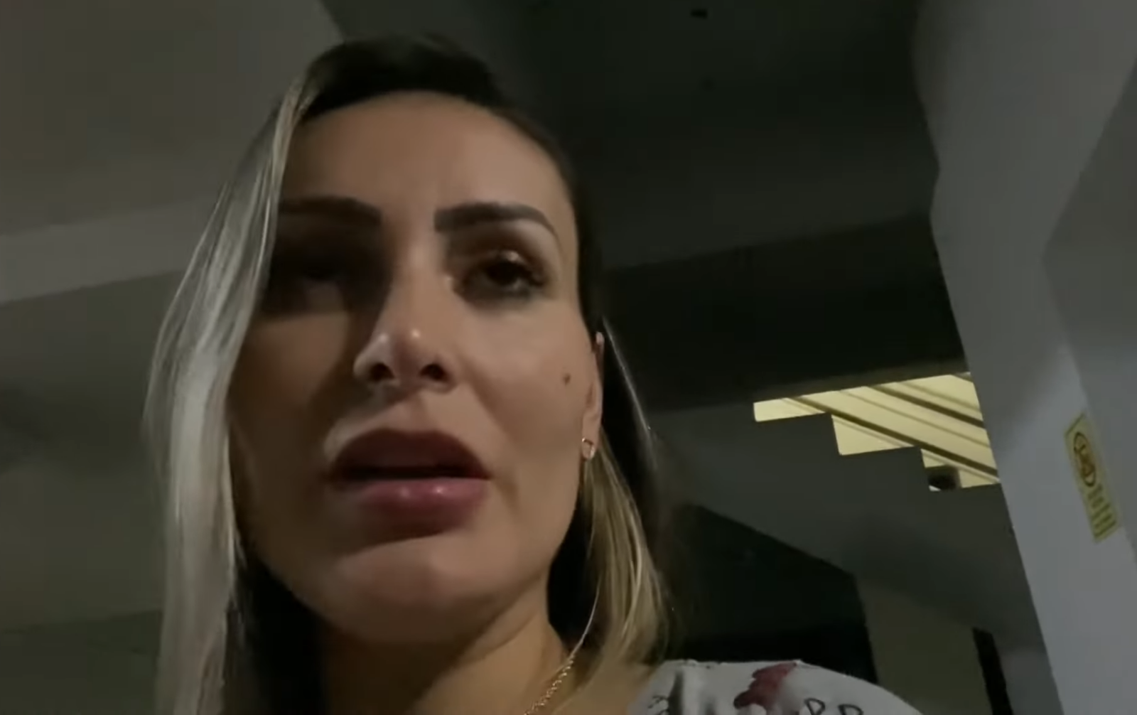Após internação em clínica psiquiátrica, Andressa Urach surge abalada e desabafa: "Muito impactada"
