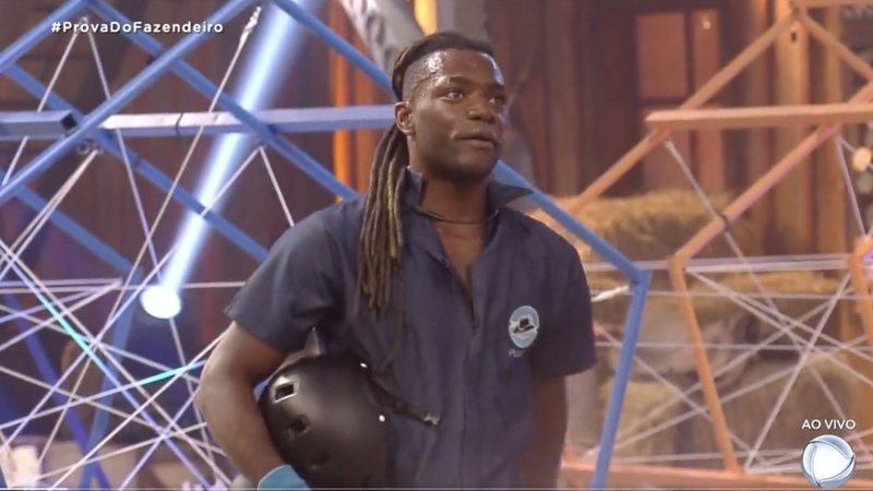A Fazenda 14: Pelé vence prova do fazendeiro e se livra da 'roça falsa'