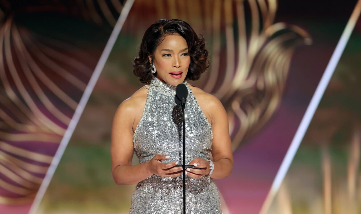 Angela Bassett venceu em Melhor Atriz Coadjuvante por seu papel como Rainha Ramonda em "Pantera Negra: Wakanda Para Sempre" - Foto: Reuters Globo de Ouro