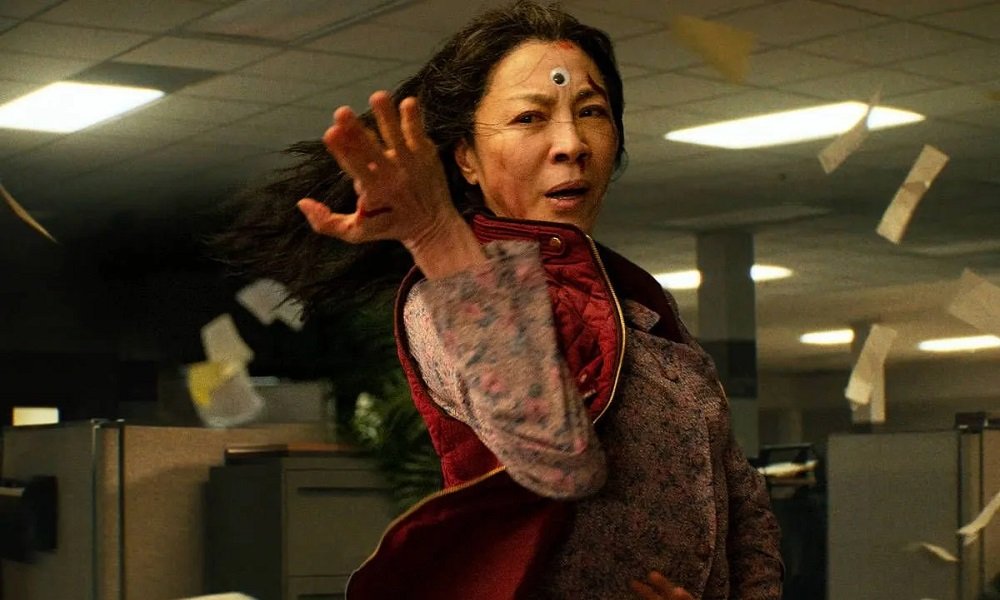 Destaque no Oscar, "Tudo em Todo O Lugar Ao Mesmo Tempo" será relançado nos cinemas brasileiros