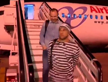 Imagem do post: Vídeo de Daniel Alves com roupa de presidiário viraliza na web; assista