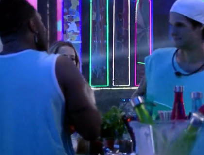 Imagem do post: BBB 23: Racismo? Ao ver Fred Nicácio preparando drinks, Gabriel Fop pergunta: “É o barman da festa?”; veja vídeo