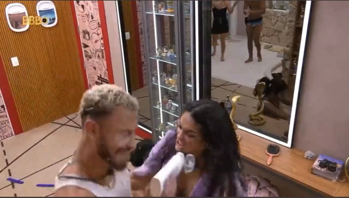 Vem expulsão? Outro ângulo mostra segundo tapa de Larissa em Fred; veja vídeo