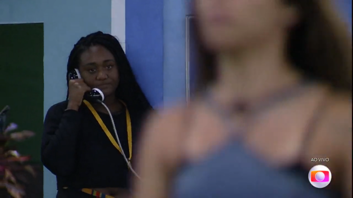 VÍDEO: Sarah Aline atende o Big Fone e indica Cara de Sapato ao paredão