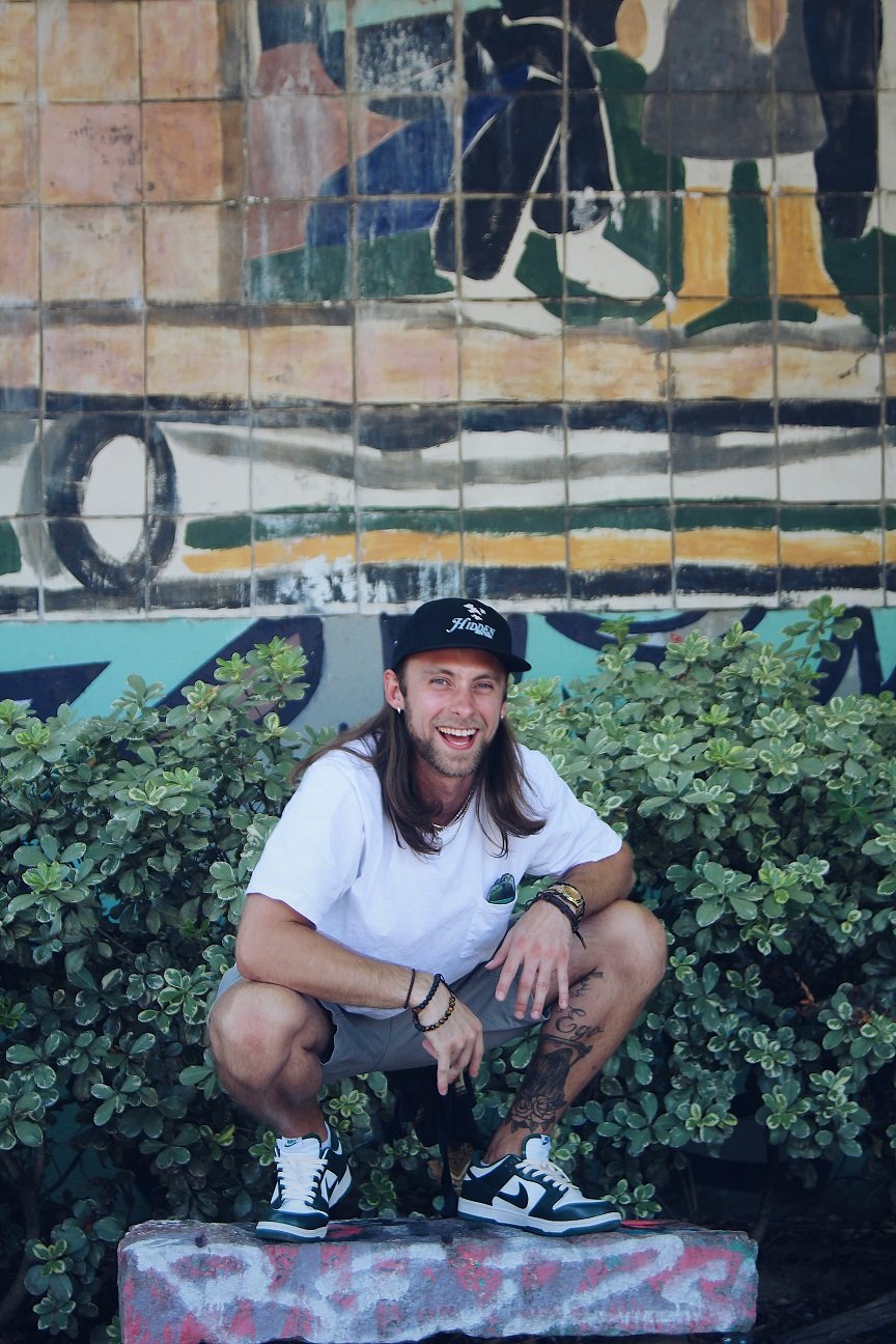 Descobertas Groover - Wes DeLux lança ''Call if You're in Need''