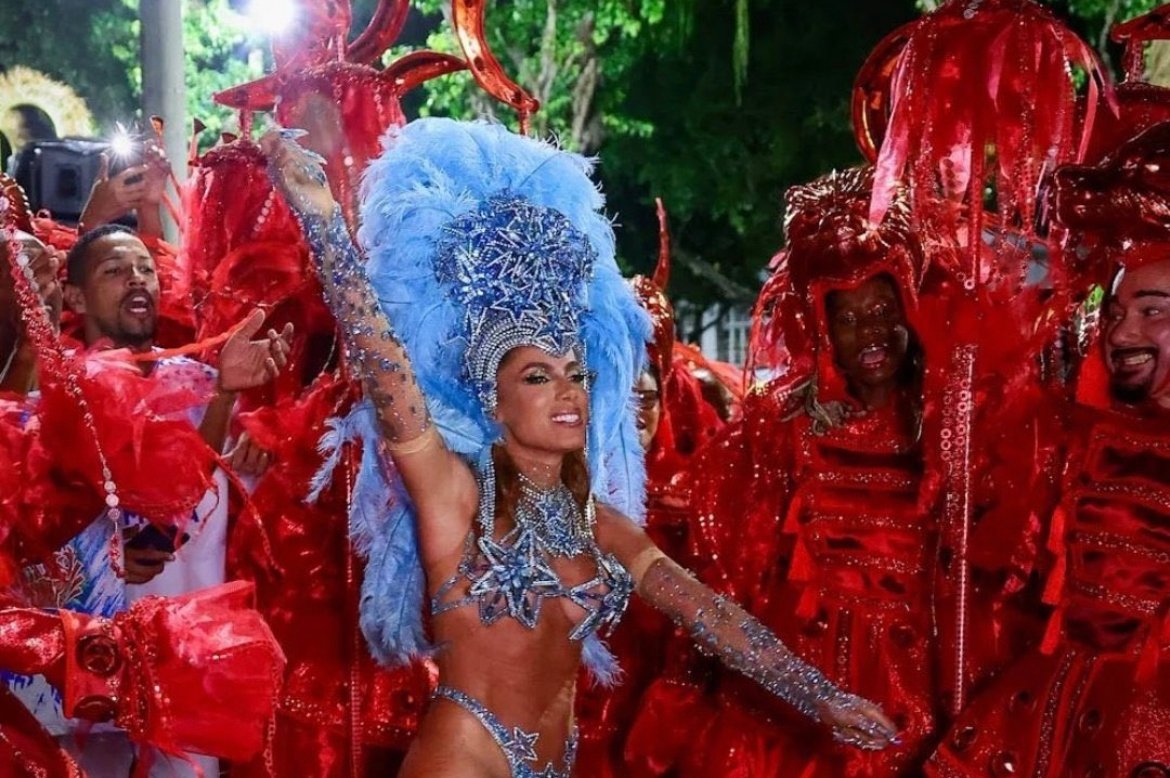 Anitta grava clipe na Marquês de Sapucaí, no Rio