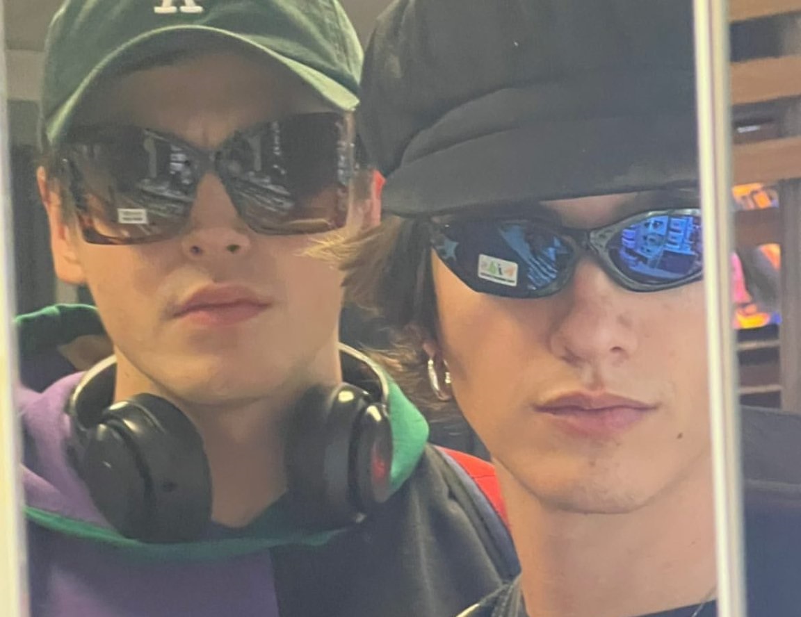 Noah Urrea e Jonah Marais desembarcam no Rio de Janeiro para curtir o Carnaval