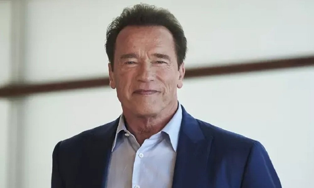 Arnold Schwarzenegger atropela ciclista