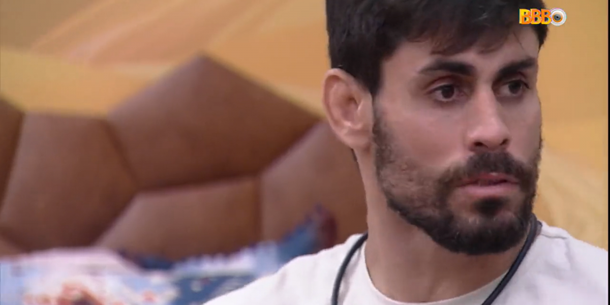 Cara de Sapato revela que faz ‘chuca’ e surpreende a web; veja vídeo