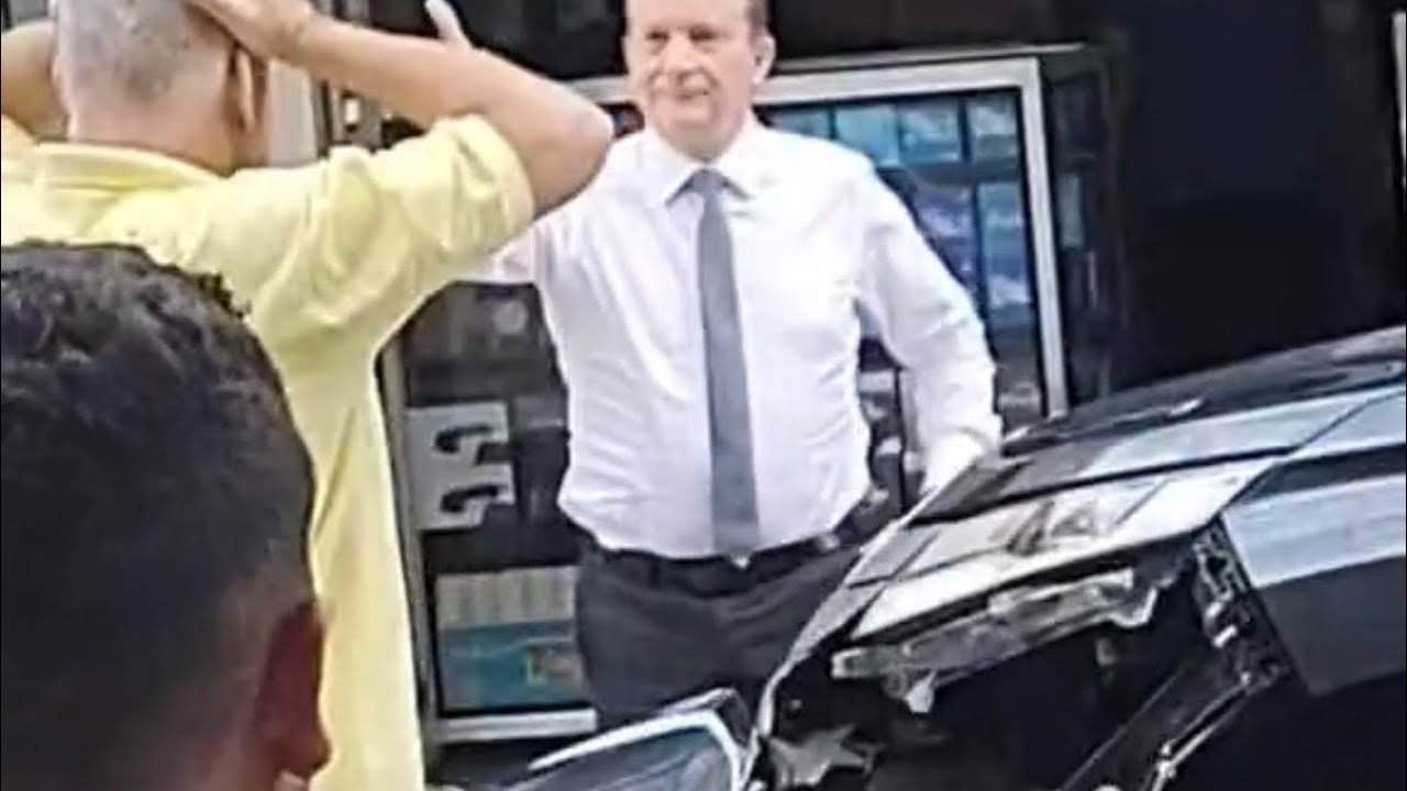 Celso Russomanno sofre acidente e carro fica destruído; veja vídeo