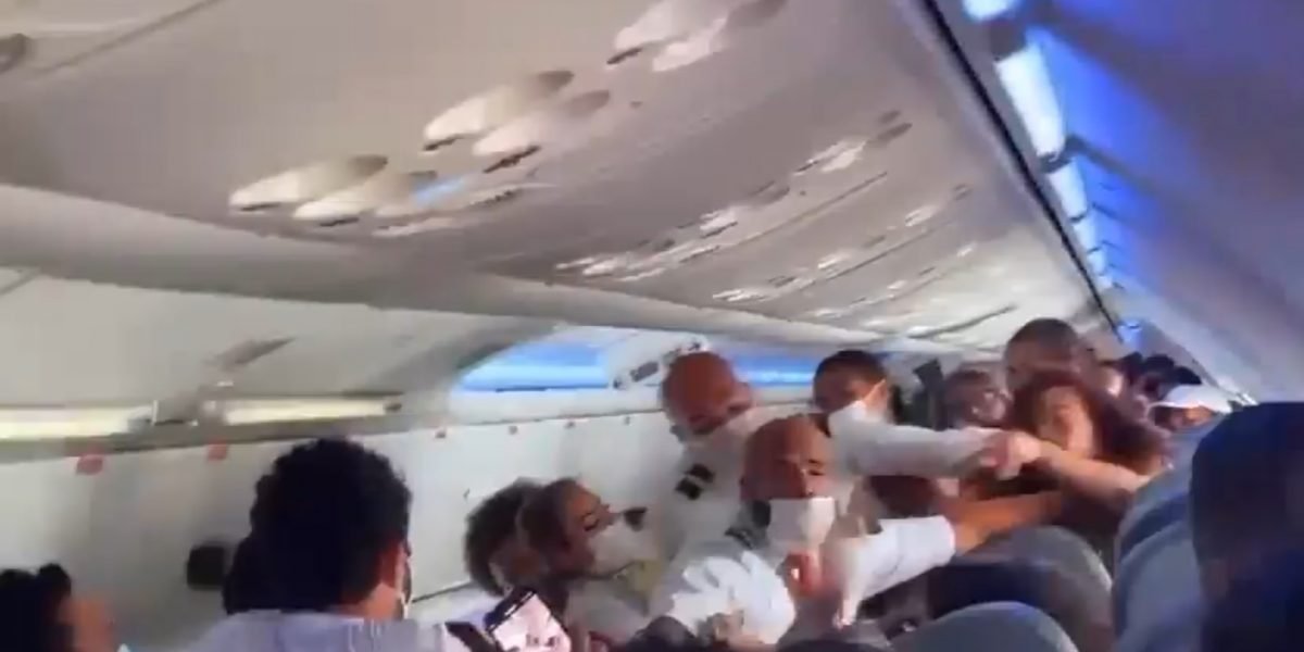 passageiros se agridem