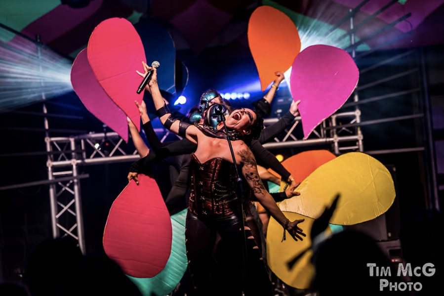 Descobertas Groover - F4MIL7 lança ''Mirror''