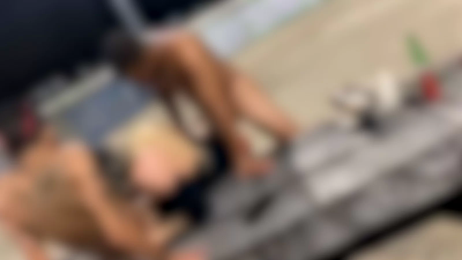 Vídeo: trio é preso após fazer sexo em público em praia de Fortaleza; imagens impressionam