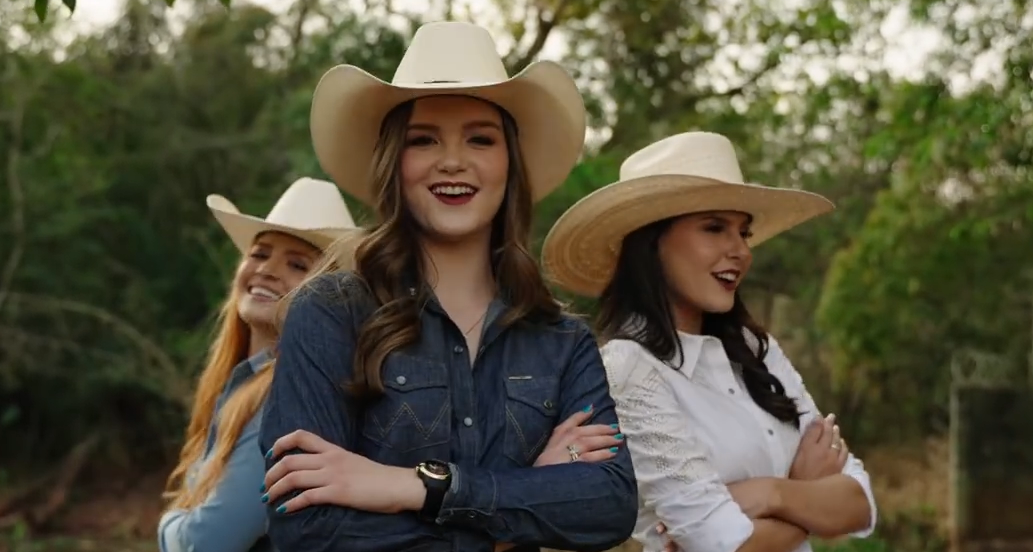 Antoniela Bigatão - As Brutas do Agro ft. Ana Castela (Clipe Oficial).00_00_49_13.Quadro005