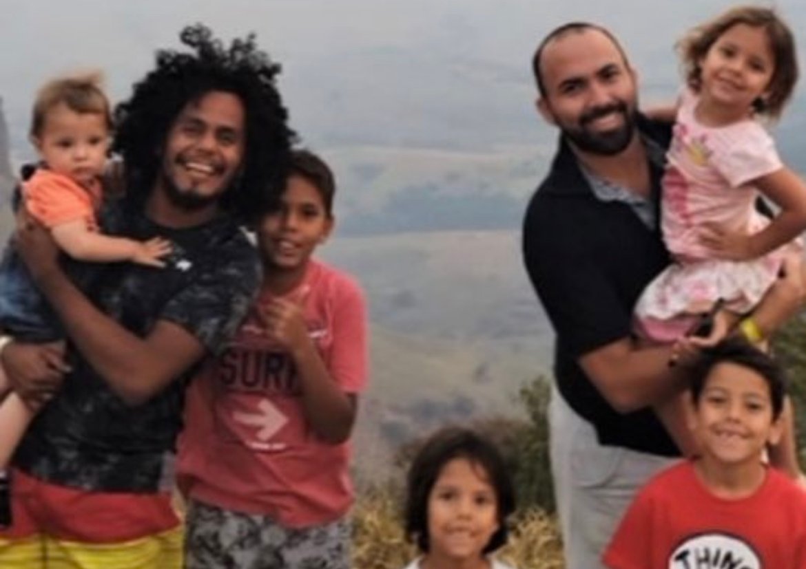 Morre Jhonatan Wiliantan, homem que adotou cinco irmãos para evitar que fossem separados