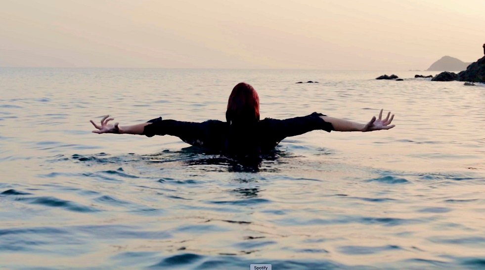 Descobertas Groover - Tiphanie Doucet lança ''Ocean Blue''