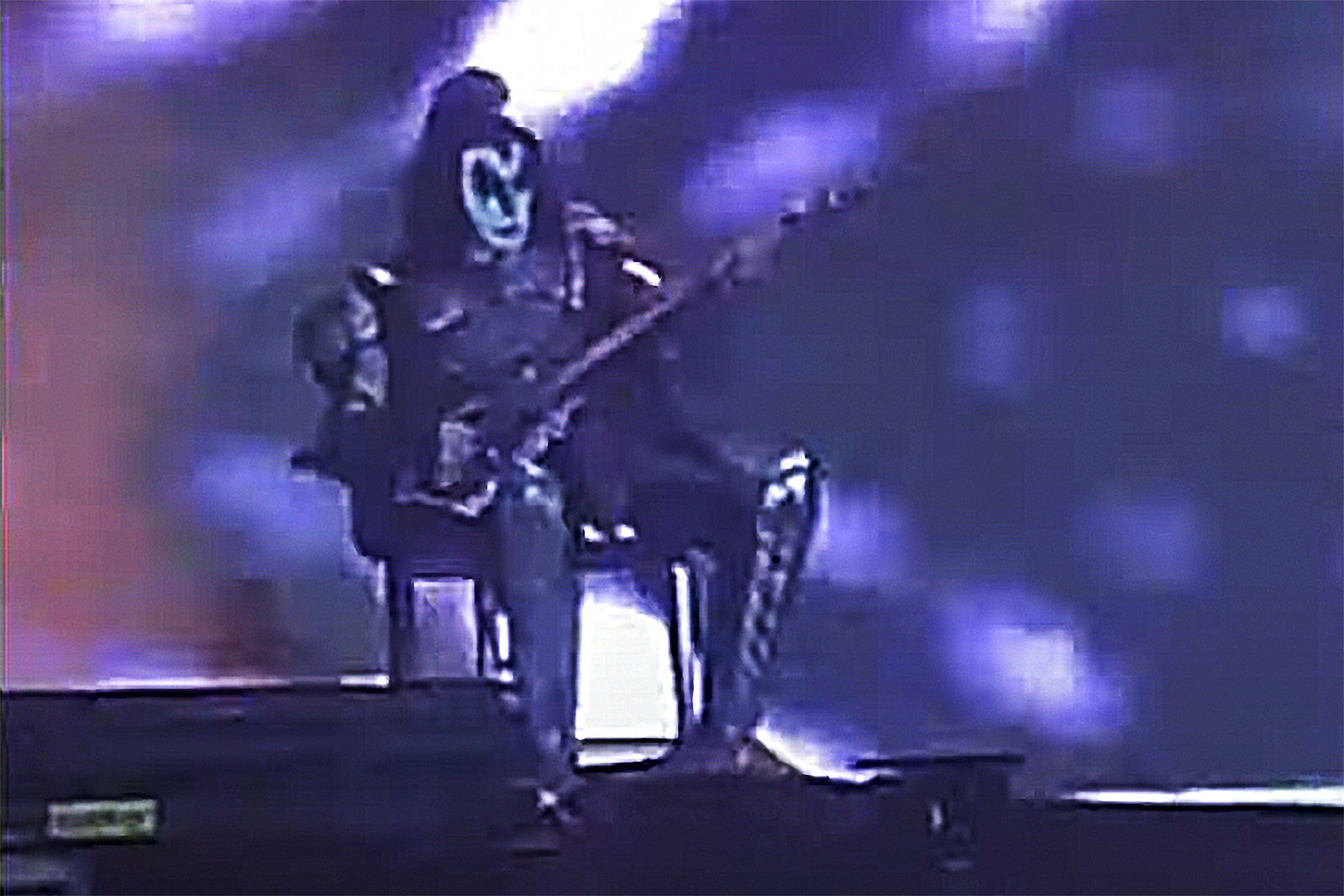 Gene Simmons passa mal e show do KISS em Manaus é interrompido