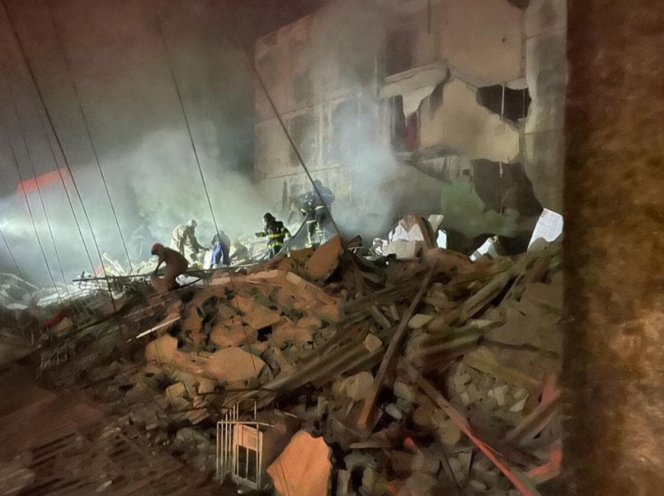 Prédio desaba e deixa duas pessoas mortas em Olinda, no Grande Recife; veja vídeo