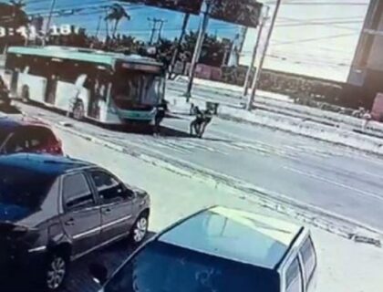 Imagem do post: Vídeo mostra o momento em que adolescente é atropelada por ônibus em Fortaleza