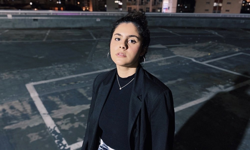 Confira com exclusividade a letra de “Droga do Amor”, novo lançamento da cantora Lelê Azevedo