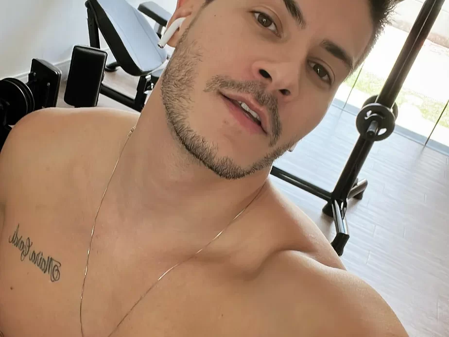 Namorada de Arthur Aguiar fala sobre suposta traição do ator 52 Arthur Aguiar