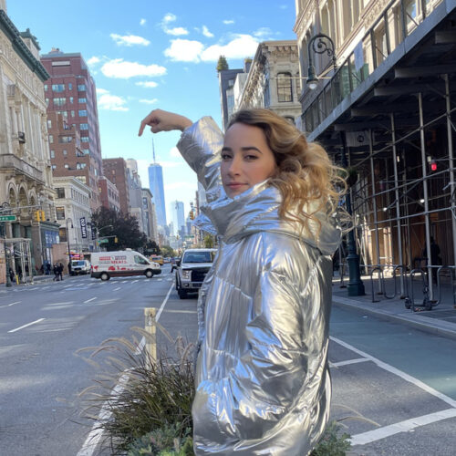 Imagem do post: Manola libera o videoclipe de “Chora”, gravado em Nova York