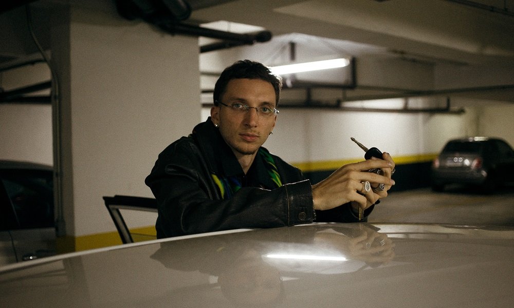 dadá Joãozinho faz um manifesto pela liberdade em seu disco de estreia