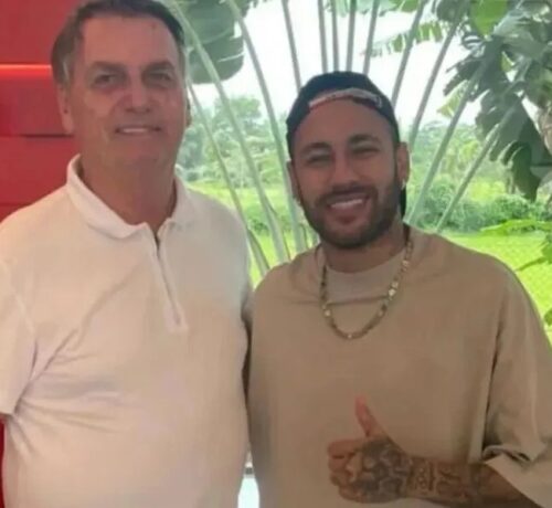 Imagem do post: Bolsonaro entrega medalha de ‘imbrochável’ para Neymar