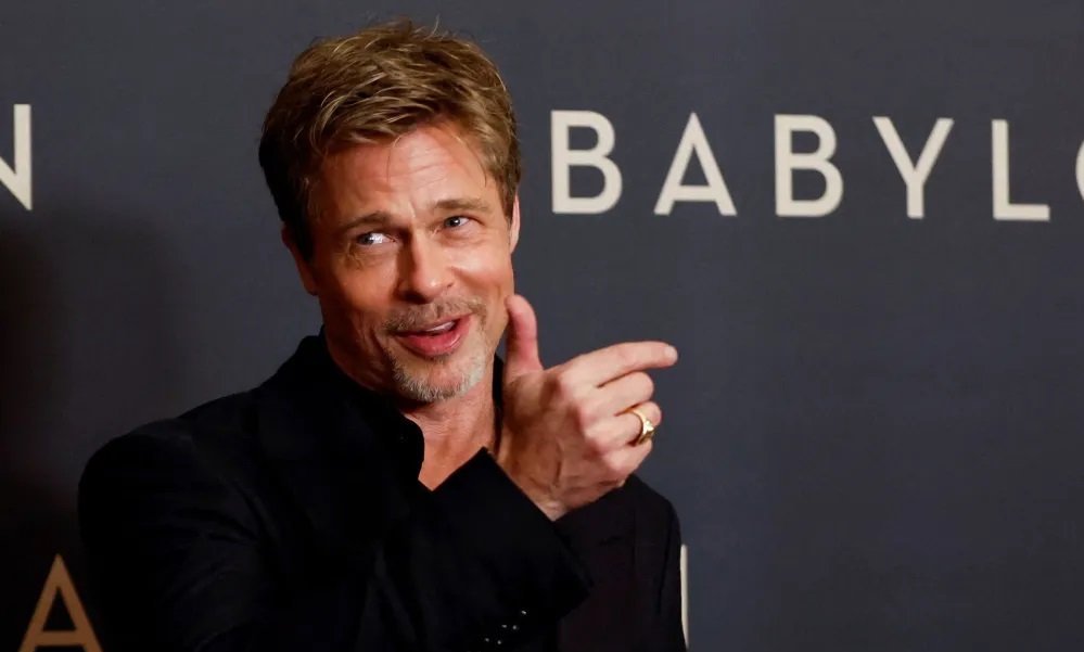 Ator diz que Brad Pitt ficava dias sem tomar banho quando moravam juntos